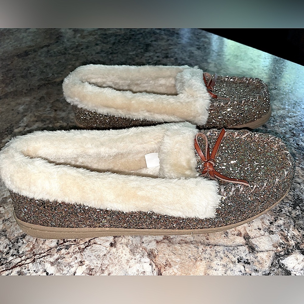 OLD NAVY - Size 8 - Gold Glitter, fur lined moccasin type slippers. BRAND NEW